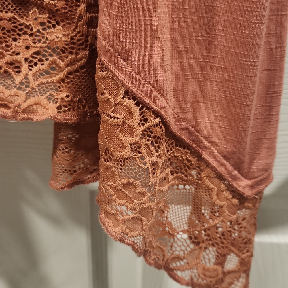 Torrid Dusty Rose Lace-Trim Tank Top - Picture 4 of 8